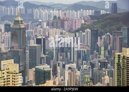 Editorial : HONG KONG, CHINE, le 22 avril 2019 - à plus de gratte-ciel de Victoria Peak à Hong Kong Banque D'Images