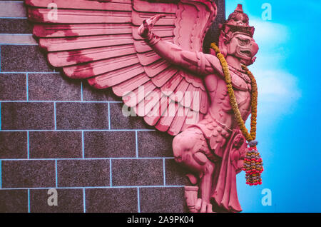 BANGKOK, THAÏLANDE -2018 : Garuda statue au mur de Bangkok Bank Building .vue aérienne paysage et paysage urbain sur la ville de Bangkok de General Post Office Banque D'Images