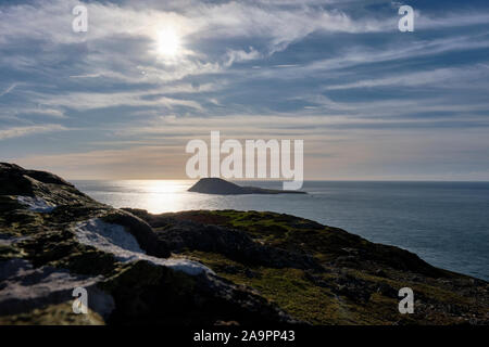 L'île de Bardsey, vu de Mynydd Mawr, près de Gwynedd, Pays de Galles, Aberdaron Banque D'Images