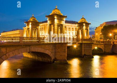 Pont Lomonosov close up sur une nuit de Juin. Saint-pétersbourg, Russie Banque D'Images