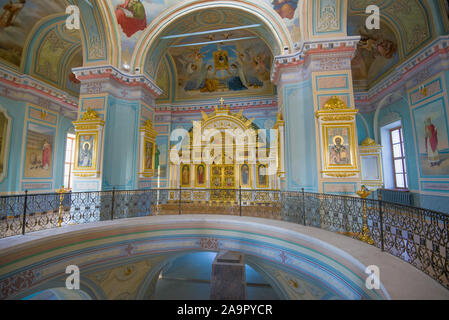 Intérieur de l'église de la Trinité dans le Saint Monastère Staritsky hypothèse. Staritsa, Russie Banque D'Images