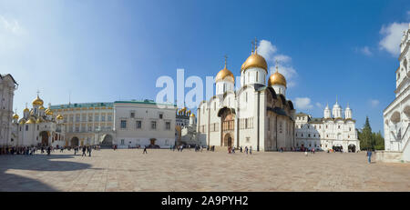 Moscou, Russie - 31 août 2019 - Panorama de la place de la cathédrale sous le soleil d'août 24. Le Kremlin de Moscou Banque D'Images