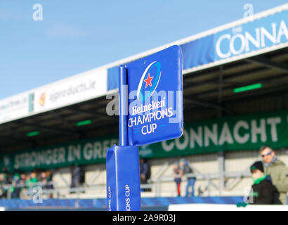 L'Sportsground, Galway, Connacht, en Irlande. 17 novembre, 2019. European Rugby Champions Cup, Connacht contre Montpellier ; vue sur le poteau de coin de la Coupe des Champions à l'usage éditorial - Sportsgrounds : Action Crédit Plus Sport/Alamy Live News Banque D'Images