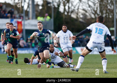 L'Sportsground, Galway, Connacht, en Irlande. 17 novembre, 2019. European Rugby Champions Cup, Connacht contre Montpellier ; Caolin lame sur un attaquant pour exécuter le Connacht - usage éditorial : Action Crédit Plus Sport/Alamy Live News Banque D'Images