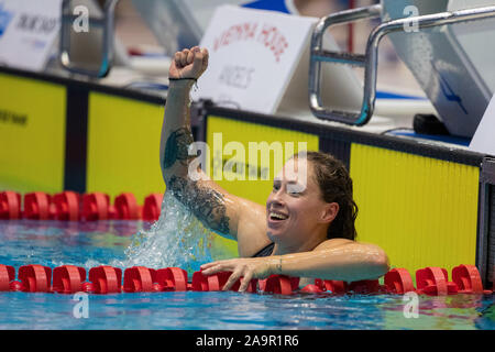 Berlin, Allemagne. 16 Nov, 2019. Natation/short course : Championnat d'Allemagne, 1 500 mètres. Sarah Köhler est heureux de son record du monde. Credit : JoKleindl/dpa/Alamy Live News Banque D'Images