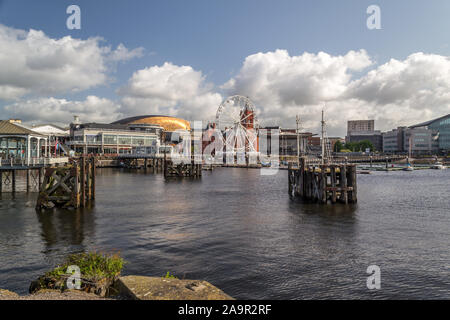 Cardiff Bay est le domaine de l'eau créé par le Barrage de Cardiff dans le sud de Cardiff, la capitale du Pays de Galles. Banque D'Images