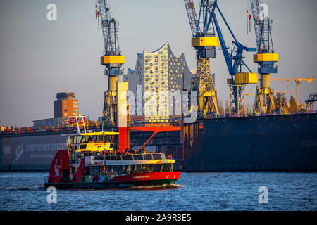 Hambourg, port, Elbe, Blohm et Voss shipyards, Elbphilharmonie, harbor ferry HADAG, Banque D'Images