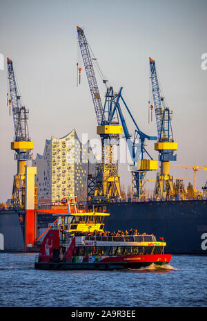 Hambourg, port, Elbe, Blohm et Voss shipyards, Elbphilharmonie, harbor ferry HADAG, Banque D'Images