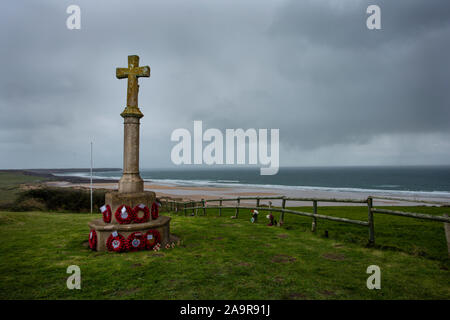 Monument commémoratif de guerre, d'eau douce plage ouest, Pembrokeshire, Pays de Galles, Royaume-Uni Banque D'Images