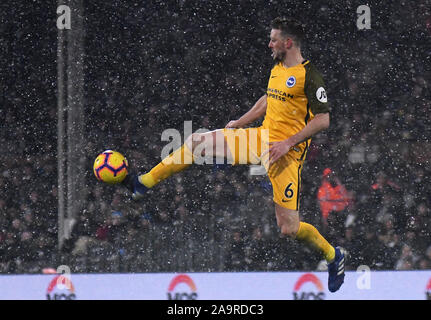 Londres, Angleterre - le 29 janvier 2019 : Dale Stephens, de Brighton, photographié au cours de la Premier League 2018/19 match entre FC Fulham et Brighton and Hove Albion à Craven Cottage. Banque D'Images