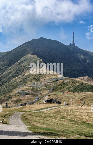 Tessin, Suisse - Août 5,2019 : Alpine Coaster piste de bobsleigh sur Monte Tamaro hills au Tessin, Suisse Banque D'Images