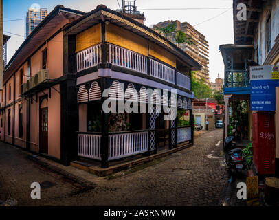 Mumbai, Inde - novembre 11,2019 : Patrimoine de maisons dans une ruelle de Khotachiwadi au sud de Mumbai Banque D'Images