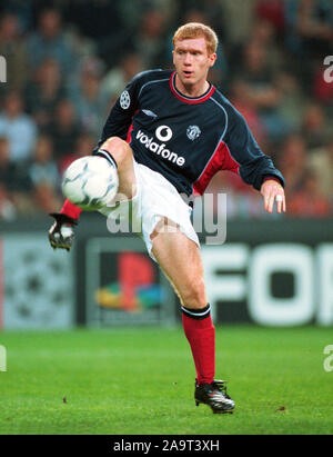 Stade Philips Eindhoven Pays-Bas 26.9.2000 : football, Ligue des Champions, le PSV Eindhoven (PSV, rouge) vs Manchester United (MANU, bleu) 3:1 ; Paul Scholes Banque D'Images