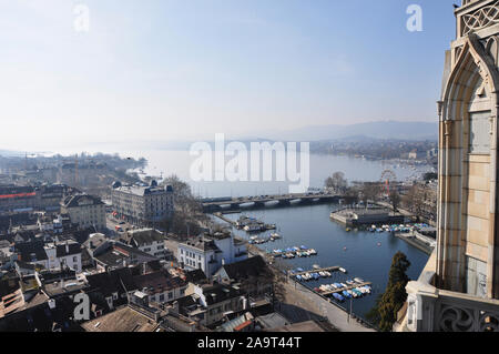 Vue panoramique depuis le Grossminster-Tower au Bellevue et le lac de Zürich Banque D'Images