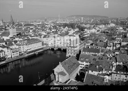 Vue panoramique depuis le Grossminster-Tower à la vieille ville de Zürich Banque D'Images