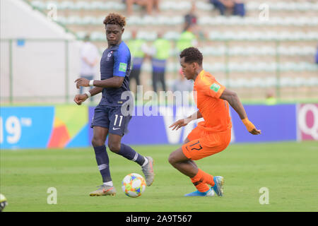 BRASÍLIA, DF - 17.11.2019 : sous 17 HOLANDA E FRANÇA - Nathanael Mbuku et Jayden Braaf pendant moins de 17 ans aux Pays-Bas et en France. Match valide pour la 3ème place match de la Coupe du Monde U17 de la FIFA. Stade Bezerrão. Brasilia DF. (Photo : Reinaldo Reginato/Fotoarena) Banque D'Images