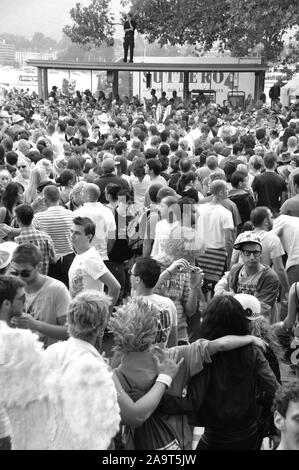 Streetparade Zürich : Les masses de peuples autochtones sont un grand défi pour la sécurité des peuples. Banque D'Images