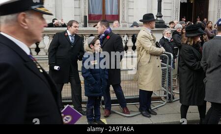 Londres, Royaume-Uni. 17 novembre, 2019. Sir Malcolm Rifkind, Le Grand Rabbin Ephraïm Mirvis et le droit vénérable Seigneur Maire de Westminster - Conseiller Ruth Bush, assister à l'assemblée annuelle de l'Association (AJEX Ex-Servicemen juif et femmes) Cérémonie du Souvenir & Parade à Whitehall, Londres. Crédit : Brian Minkoff/Alamy Live News Banque D'Images