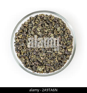 L'oolong lait thé vert dans un bol en verre isolé sur fond blanc avec clipping path Banque D'Images