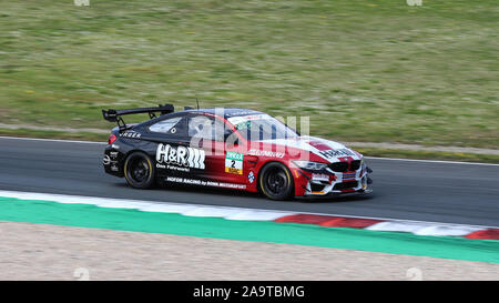 Oschersleben, Allemagne, le 27 avril 2019 : Michael Schrey lors d'ADAC GT4 à la Motorsport Arena Banque D'Images