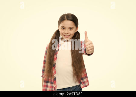 La vie de plus en plus de cheveux hack. Comment pousser les cheveux plus vite. Petit enfant fille vraiment les cheveux longs. Salon de coiffure. Maintenir une bonne hygiène et d'autogestion de la santé. L'unité de coupe en bout, à extrémités mortes peuvent aider à stimuler le rajeunissement. Banque D'Images