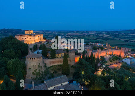 Vue sur le château médiéval de Gradara Italie Banque D'Images