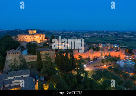 Vue sur le château médiéval de Gradara Italie Banque D'Images