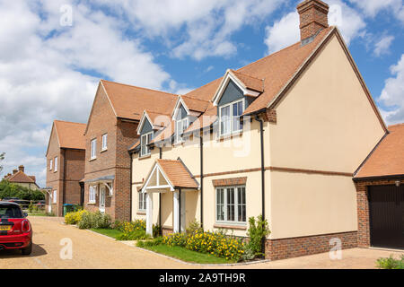 Nouvelles maisons, la Grove, cricket, façon Haddenham, Buckinghamshire, Angleterre, Royaume-Uni Banque D'Images