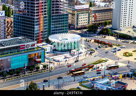 Vue aérienne du Palais de la Culture et de la Science du centre de Varsovie et rotonde emblématique bâtiment reconstruit, Varsovie, Pologne Banque D'Images