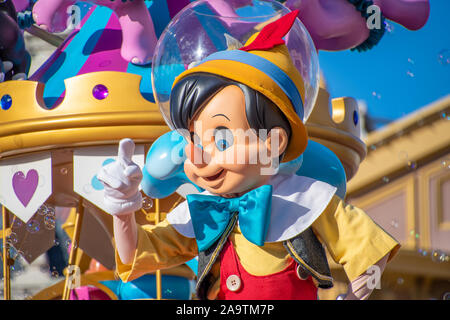 Pinocchio dans le Festival de Fantasy Parade au Magic Kingdom Banque D'Images