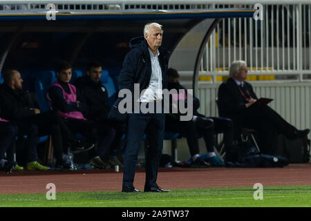 Pristina, Kosovo. 17 novembre, 2019. Kosovo Manager Bernard Challandes au cours de l'UEFA Euro 2020 Groupe admissible une correspondance entre le Kosovo et l'Angleterre à Fadil Vokrri Stadium le 17 novembre 2019 à Pristina, Kosovo. (Photo de Daniel Chesterton/phcimages.com) : PHC Crédit Images/Alamy Live News Banque D'Images