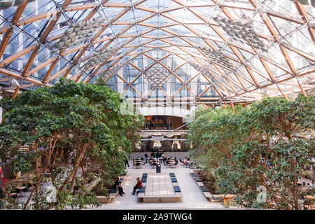 Londres, Angleterre - le 21 octobre 2019 : le toit en verre de Portcullis House ouvert au public pour la journée portes ouvertes annuelle. Banque D'Images