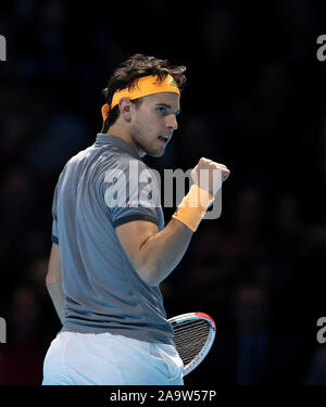 Londres, Royaume-Uni. 17 novembre, 2019. Dominic Thiem de l'Autriche réagit au cours de la finale avec Tsitsipas Stefanos de la Grèce à la Nitto ATP World Tour Finals 2019 à Londres, Angleterre le 17 novembre 2019. Credit : Han Yan/Xinhua/Alamy Live News Banque D'Images