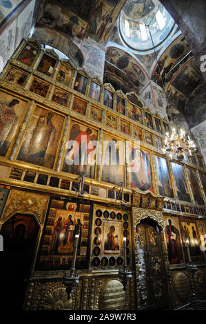 Cathédrale de l'Archange intérieur avec des icônes peintes. Place de la cathédrale, le Kremlin de Moscou, Russie Banque D'Images