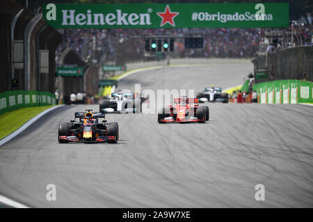 Sao Paulo, Brésil. 17 novembre, 2019. Les pilotes de Formule 1 démarrer pendant le Grand Prix du Brésil de Formule 1 à Sao Paulo, Brésil, le 17 novembre 2019. Credit : Xin Yuewei/Xinhua/Alamy Live News Banque D'Images