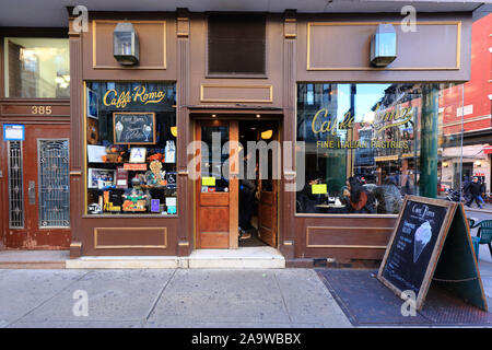 Caffe Roma, 176 Mulberry Street, New York, NY devanture extérieure d'une pâtisserie italienne dans le quartier Little Italy de Manhattan. Banque D'Images