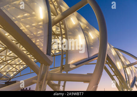 Détail de nouveau conçu en acier laminées HOK-auvent éclairé avec panneaux translucide ETFE à l'aéroport international Hartsfield-Jackson d'Atlanta de Atlanta, GA. Banque D'Images