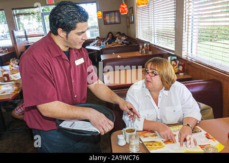 Miami Florida, Hialeah Gardens, Denny's, restaurant restaurants repas manger dehors café cafés bistrot, hispanique latin Latino immigrants ethniques Banque D'Images