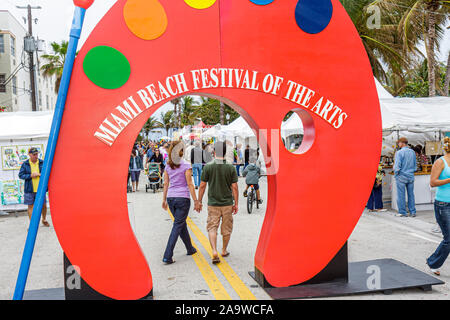 Miami Beach Florida,Festival des Arts,artiste,logo géant communautaire,entrée,avant,FL100207046 Banque D'Images