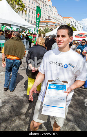 Miami Florida,Coral Gables,Carnaval on the Mile,festival hispanique,enquête,homme hommes,enquête,opinion,questionnaire,FL100307020 Banque D'Images