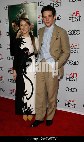 HOLLYWOOD, CALIFORNIE - Le 16 novembre : Erin Doherty et Josh O'Connor assister à la 'La Couronne' premiere pendant le Festival de 2019 présenté par Audi au théâtre chinois de Grauman le 16 novembre 2019 à Hollywood, Californie. Photo : CraSH/imageSPACE/MediaPunch Banque D'Images