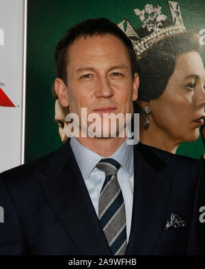 HOLLYWOOD, CALIFORNIE - Le 16 novembre : Tobias Menzies assiste à la "la Couronne" premiere pendant le Festival de 2019 présenté par Audi au théâtre chinois de Grauman le 16 novembre 2019 à Hollywood, Californie. Photo : CraSH/imageSPACE/MediaPunch Banque D'Images