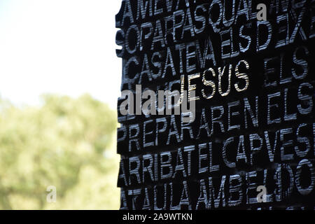 Barcelone, Espagne, Sep 7, 2016 ; Détail d'une porte à la Sagrada Familia, avec le mot 'Jésus' mis en évidence Banque D'Images