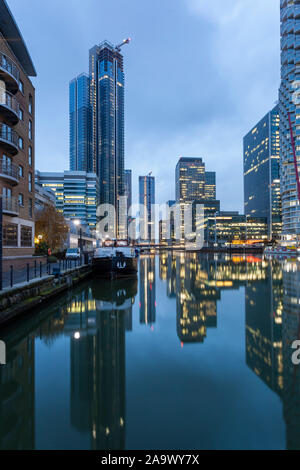 Soirée à Canary Wharf à Londres, en Angleterre. Banque D'Images
