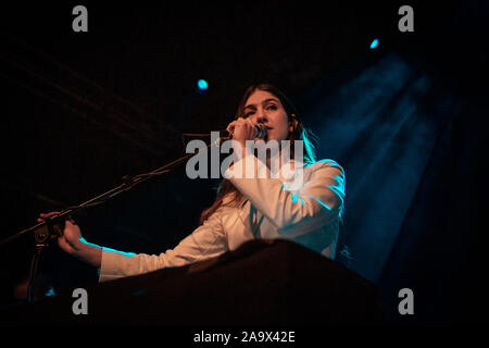 Oslo, Norvège. 17 novembre, 2019. Le chanteur, auteur-compositeur et musicien Weyes Blood effectue un concert live au Parkteatret à Oslo. (Photo crédit : Gonzales Photo/Tord Litleskare/Alamy Live News). Banque D'Images