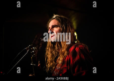 Copenhague, Danemark. 08ème, novembre 2019. Le chanteur, auteur-compositeur et musicien Tyler Ramsey effectue un concert live à Vega à Copenhague. (Photo crédit : Gonzales Photo - Christian Hjorth). Banque D'Images