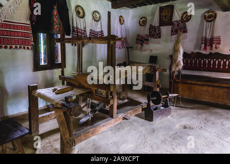 Vieux loom en Oas Village Museum situé dans la ville de Timisoara, dans le comté de Satu Mare, dans le nord-ouest de la Roumanie Banque D'Images