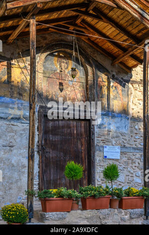 17e cen, la peinture murale de la Vierge et l'enfant à l'extérieur de l'église de l'Post-Byzantine Τσιατσιαπά» «Theotokou, l'hypothèse de la vir Banque D'Images