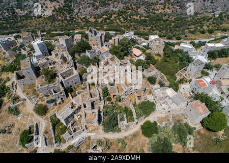 La vue aérienne de l'impressionnant Vathia village traditionnel de Mani avec la caractéristique tour abrite. Laconie Péloponnèse Banque D'Images