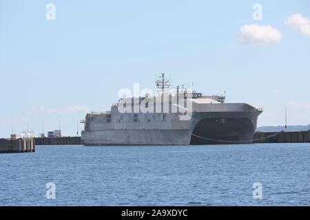 États-unis Transport Rapide expéditionnaire Ship USNS CARSON CITY amarré à Eckernförde, Allemagne Banque D'Images